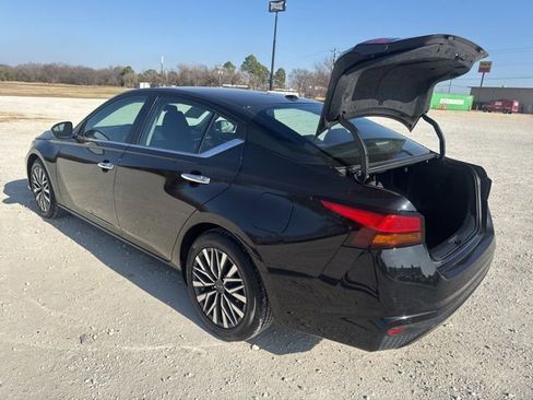 Used 2024 Nissan Altima 2.5 SV FWD image 5