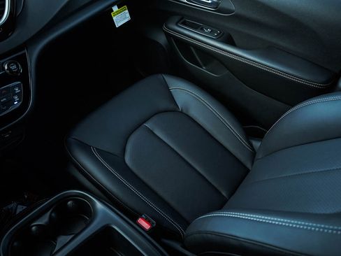 New 2026 Chrysler Voyager LX FWD image 27