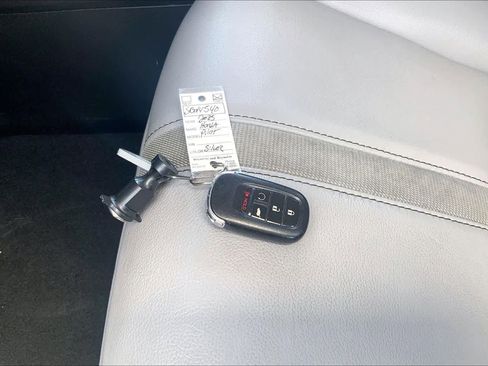 Used 2025 Honda Pilot EX-L image 15