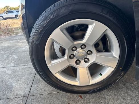 Used 2018 Chevrolet Tahoe LS w/ All-Season Package image 28