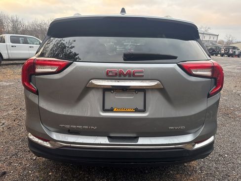 Used 2024 GMC Terrain SLT image 8