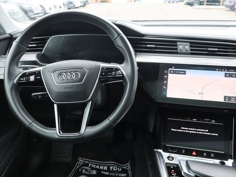 Used 2022 Audi e-tron Prestige w/ Prestige Package image 11