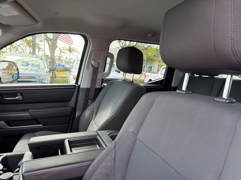 Used 2022 Toyota Tundra SR5 w/ SR5 Convenience Package AWD/4WD image 10