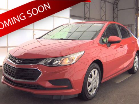 Used 2018 Chevrolet Cruze LS FWD image 1