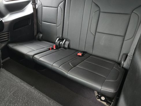 Used 2019 Chevrolet Tahoe LT w/ Luxury Package AWD/4WD image 16