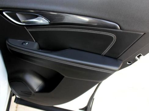 Used 2023 Buick Envision Essence image 17