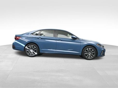 Used 2025 Volkswagen Jetta SE FWD image 28