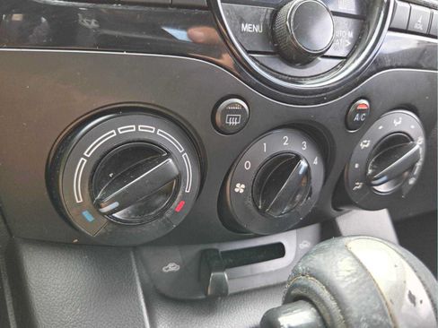 Used 2014 MAZDA MAZDA2 Sport FWD image 26