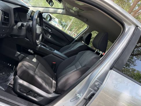 Used 2025 Nissan Rogue SV FWD image 27