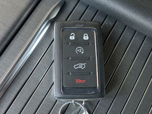 Used 2025 Jeep Wagoneer 4WD w/ Convenience Group I image 32