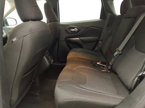 Used 2020 Jeep Cherokee Latitude image 18