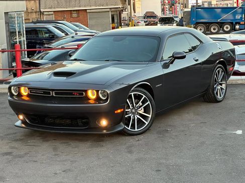 Used 2022 Dodge Challenger R/T w/ Plus Package image 7