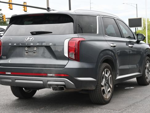 Used 2023 Hyundai Palisade SEL w/ Premium Package FWD image 12