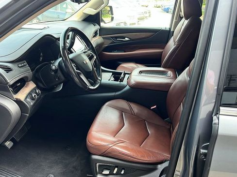 Used 2019 Cadillac Escalade ESV Luxury AWD/4WD image 15