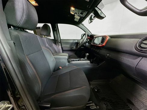 Used 2020 Toyota Tacoma TRD Off-Road image 11