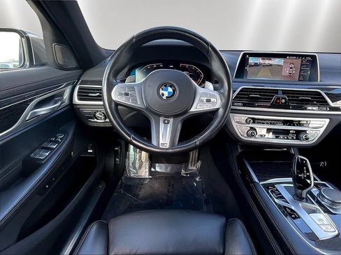 Used 2022 BMW 750i xDrive w/ M Sport Package AWD/4WD image 8