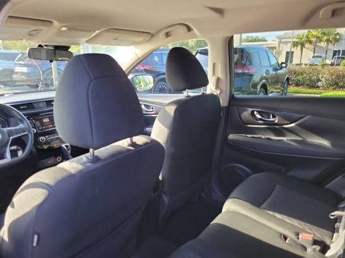 Used 2019 Nissan Rogue S w/ Special Edition Package FWD image 12