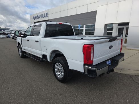Used 2024 Ford F250 XLT image 3