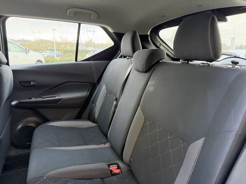 Used 2018 Nissan Kicks S image 28