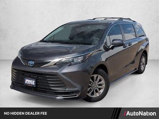 Used 2025 Toyota Sienna LE FWD video 1