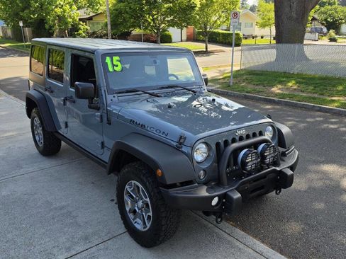Used 2015 Jeep Wrangler Unlimited Rubicon w/ Connectivity Group AWD/4WD image 3