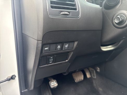 Used 2023 Nissan Armada SL w/ Midnight Edition Package image 9