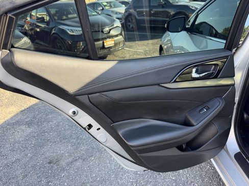 Used 2020 Nissan Maxima 3.5 SV w/ Floor Mat Group FWD image 5