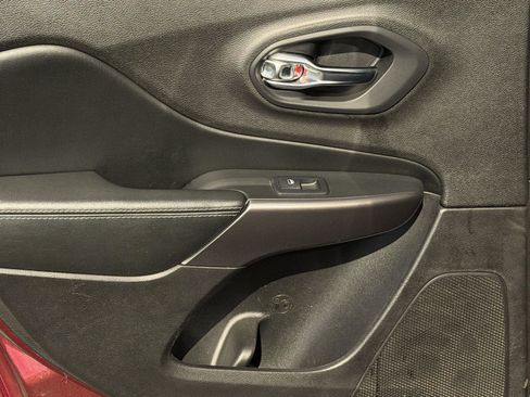 Used 2020 Jeep Cherokee Latitude image 9