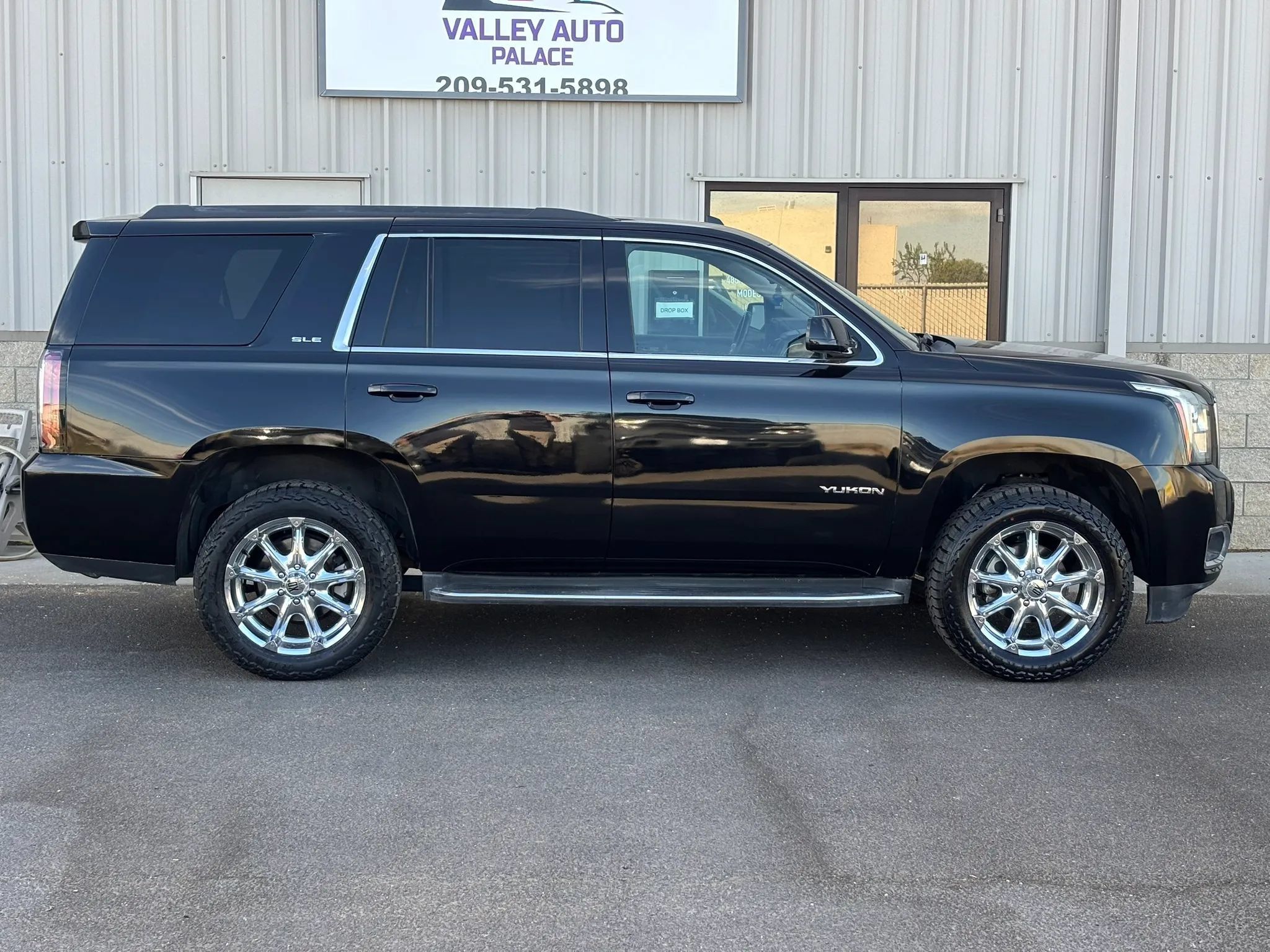 Used 2016 GMC Yukon SLE w/ HD Trailering Package AWD/4WD image 2