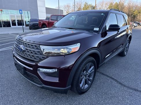 Used 2023 Ford Explorer XLT w/ Equipment Group 202A image 3