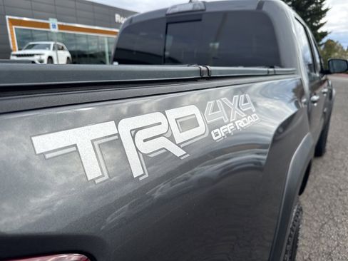 Used 2019 Toyota Tacoma TRD Off-Road image 9