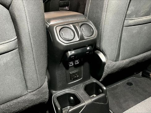 Used 2022 Jeep Gladiator Overland AWD/4WD image 12