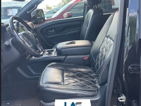 Used 2019 Nissan Titan SV w/ SV Convenience Package image 5