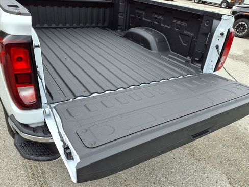 New 2026 GMC Sierra 2500 Pro w/ Convenience Package image 17