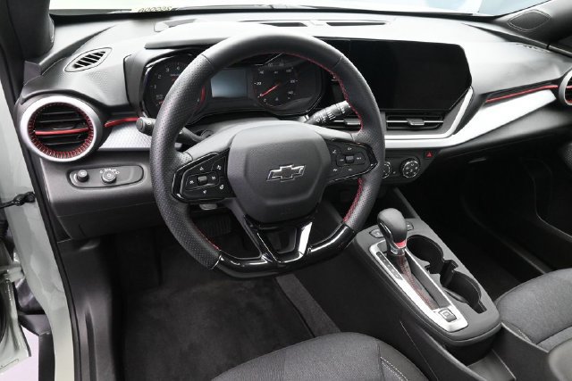 Used 2024 Chevrolet Trax RS FWD image 24