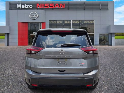 Certified 2024 Nissan Rogue SV FWD image 4