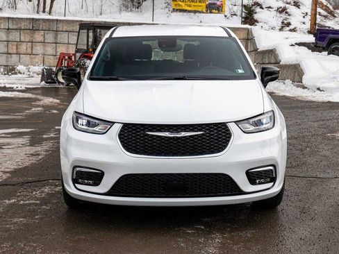 New 2026 Chrysler Pacifica Select image 2