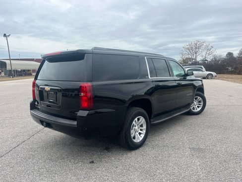 Used 2018 Chevrolet Suburban LT image 7