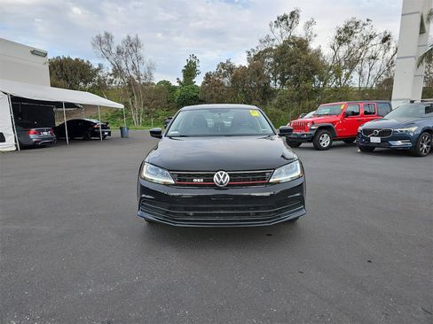 Used 2017 Volkswagen Jetta S image 2
