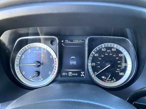 Used 2018 Nissan Titan SV w/ SV Convenience Package image 12