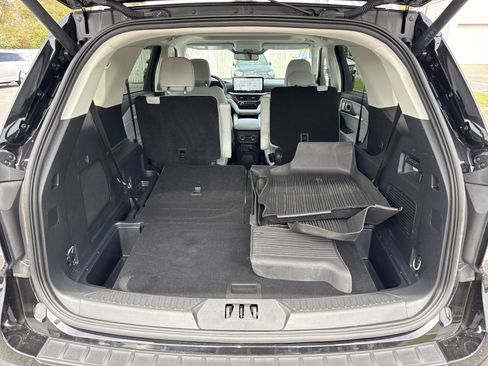 Used 2025 Ford Explorer Platinum w/ Ultimate Package RWD image 38