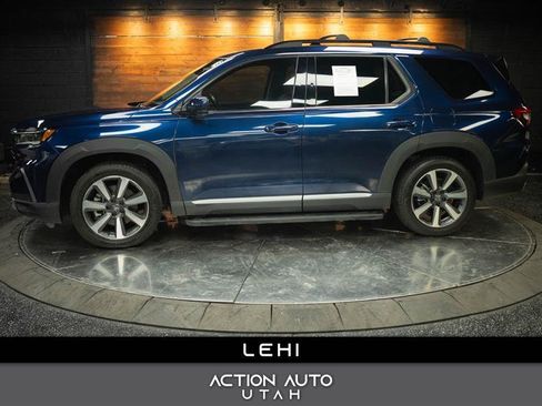 Used 2024 Honda Pilot Touring image 1