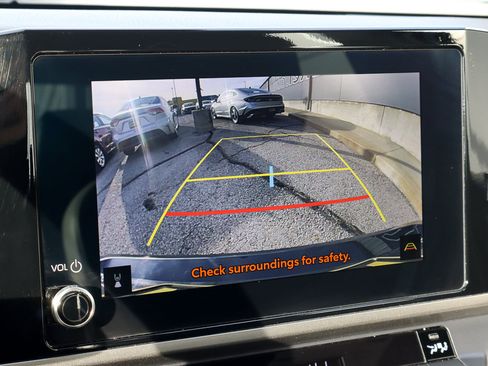 Used 2025 Toyota Camry SE image 12