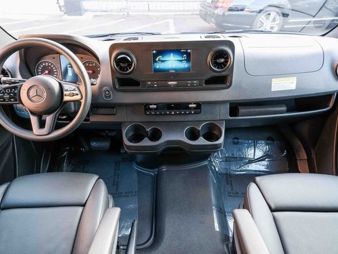 Used 2024 Mercedes-Benz Sprinter 2500 image 13