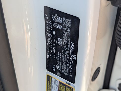 Certified 2025 Kia Soul LX image 16