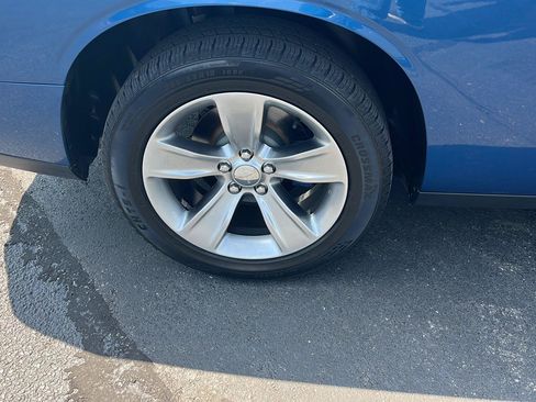 Used 2021 Dodge Challenger SXT w/ Driver Convenience Group RWD image 28