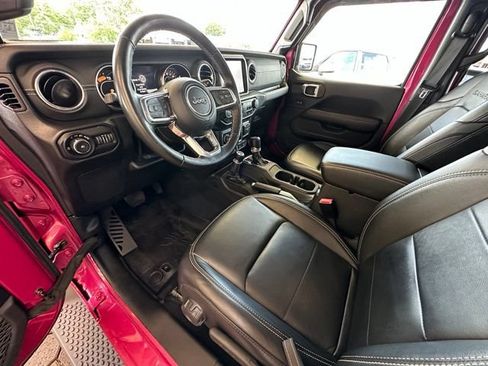 Used 2022 Jeep Wrangler Unlimited Sahara w/ LED Lighting Group AWD/4WD image 18