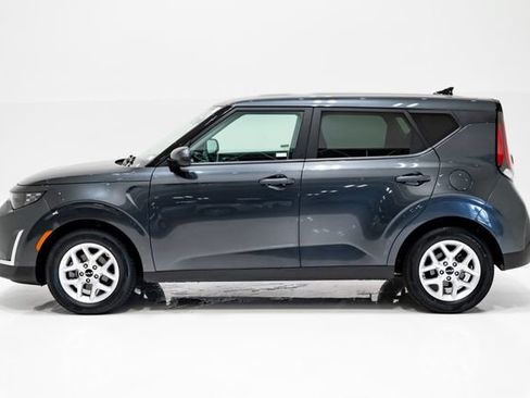 Used 2025 Kia Soul LX w/ LX Technology Package FWD image 25