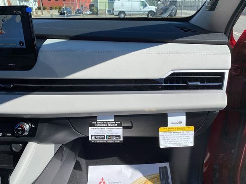 New 2025 Mitsubishi Outlander SE image 29