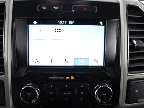 Used 2017 Ford F150 Lariat AWD/4WD image 4
